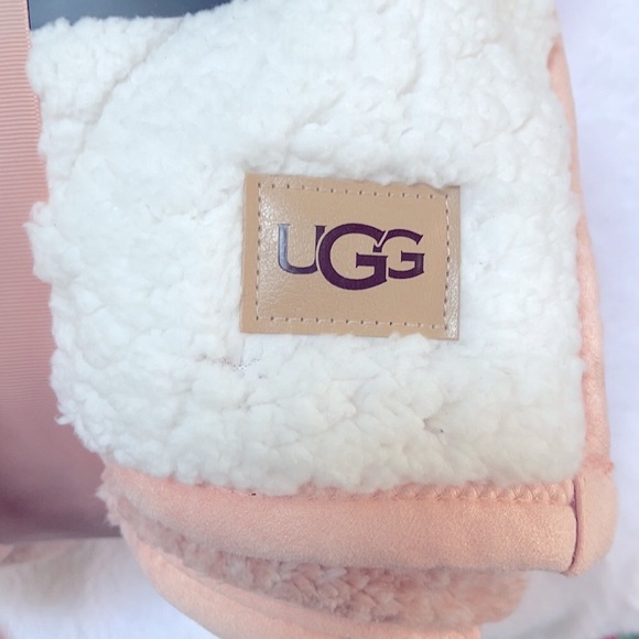 UGG Sherpa throw, Classic Sherpa Throw - Picture 3 of 8